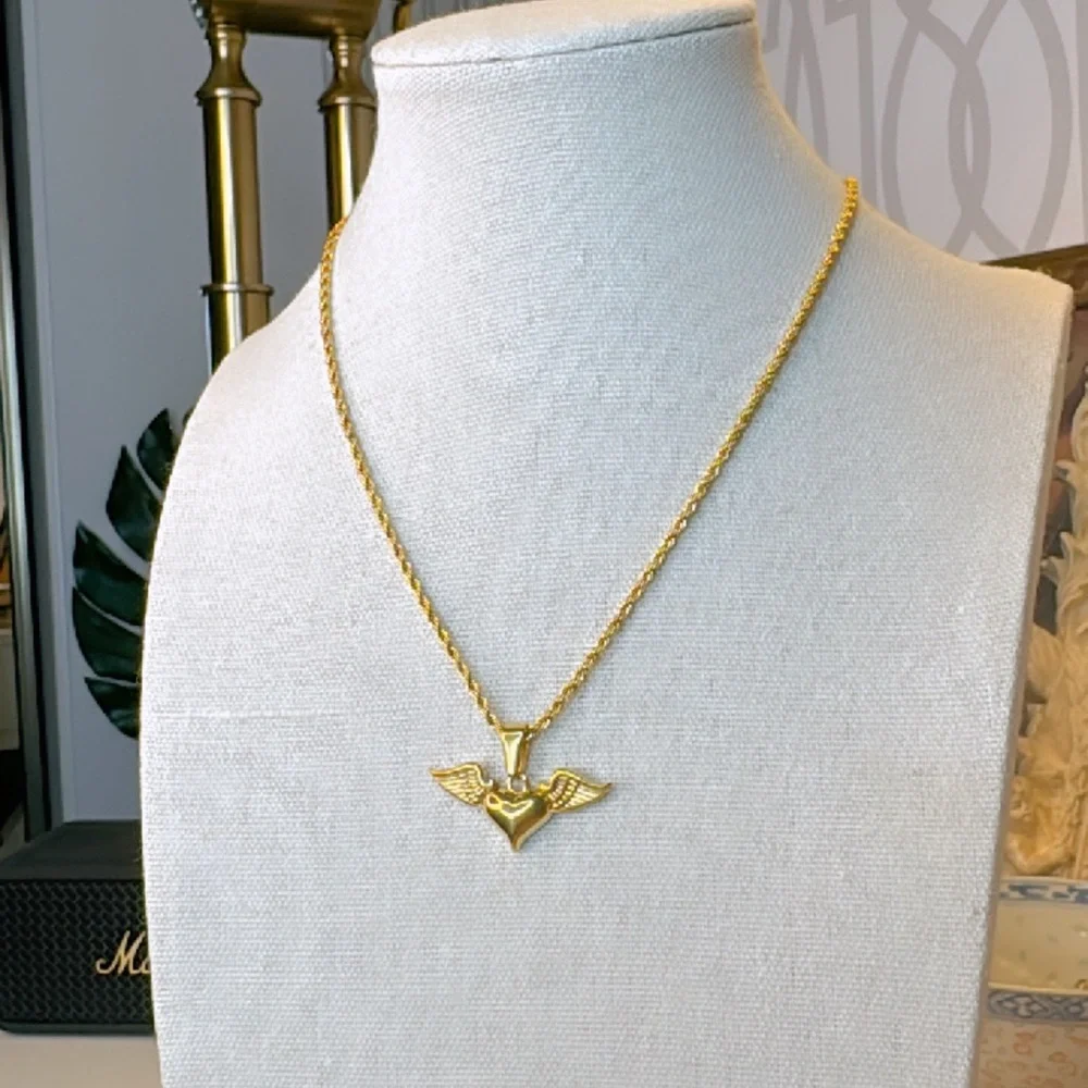 Stainless angel wings on 18kt gold plated 17.5” chain - Picture 4 of 6